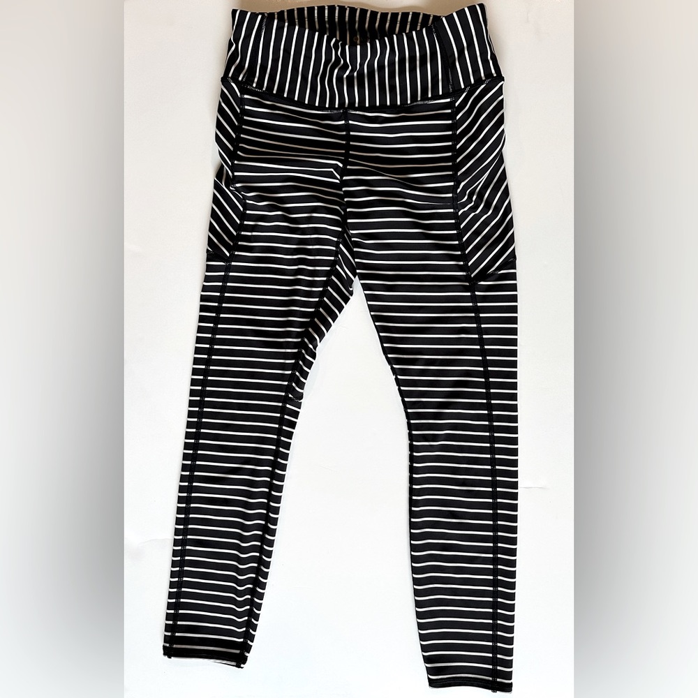 Athleta Size S Stripe Contender Tight Black and White Striped Workout Leggings